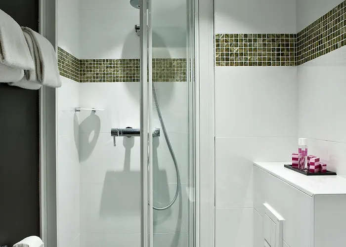 أنتين ترينيتيه باريس