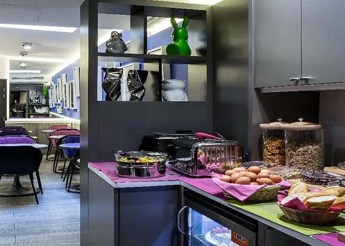 安庭特里尼特酒店 巴黎